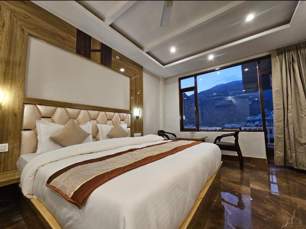 Large Bedroom
